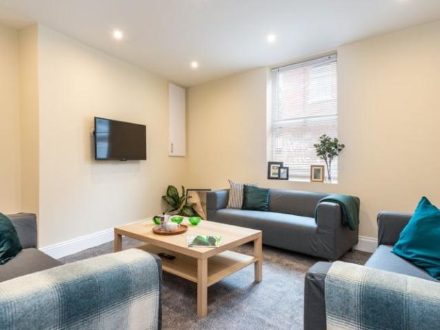 Room for rent in Hyde Park, Leeds