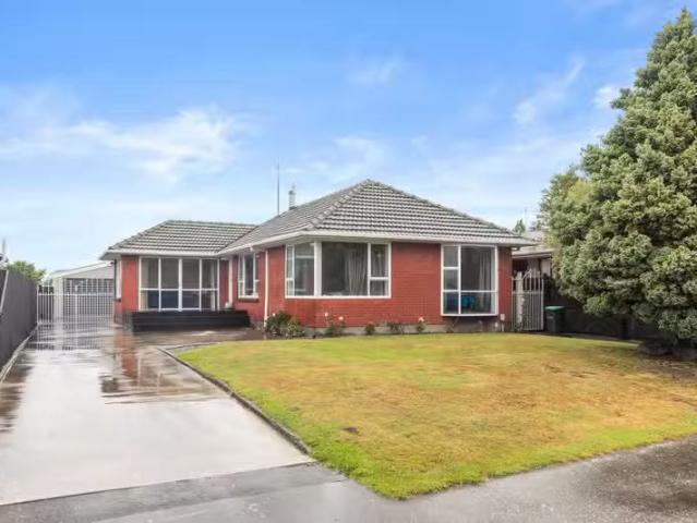 House for sale in Chaslands, Canterbury