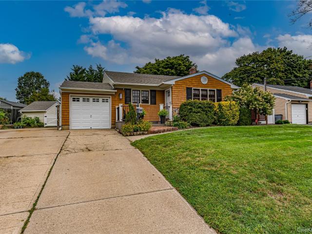 House for sale in Smithtown, New York