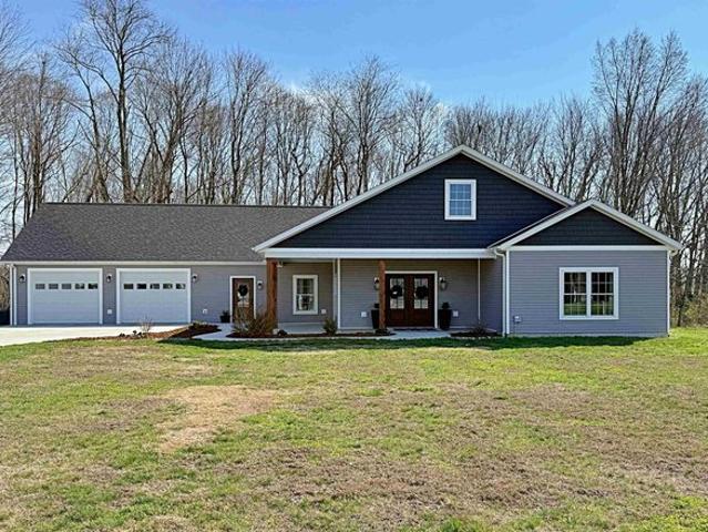 House for sale in Loogootee, Indiana
