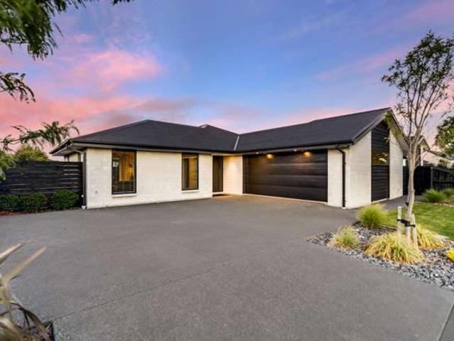House for sale in Chaslands, Canterbury