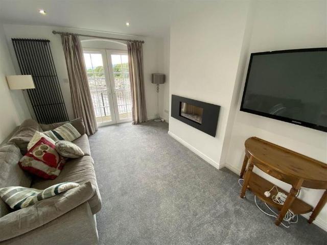 Townhouse for rent in Holywood, Northern Ireland