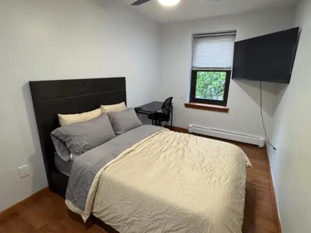 Room for rent in Arverne, New York