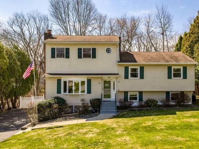 House for sale in Washingtonville, New York