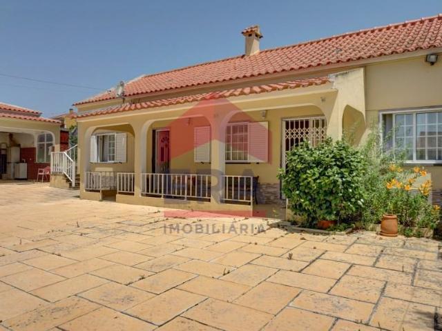 Casa venda em Cadaval, Vermelha