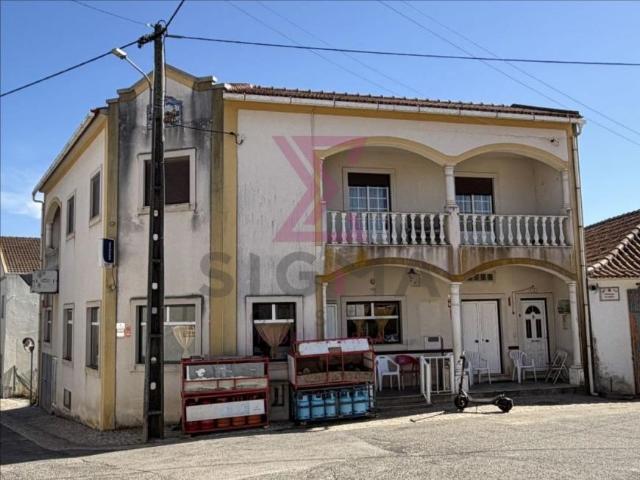 Casa venda em Cadaval, Vermelha