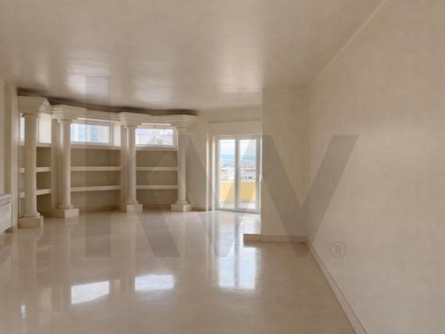 Apartamento alugar em Santo António, Lisboa