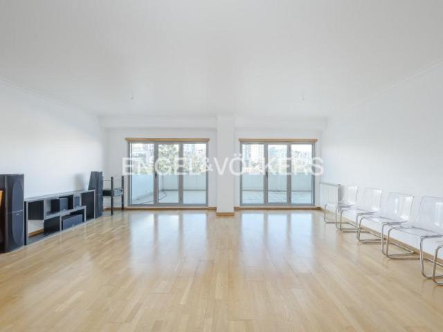 Apartamento alugar em Bairro de Santa Cruz de Benfica, Lisboa