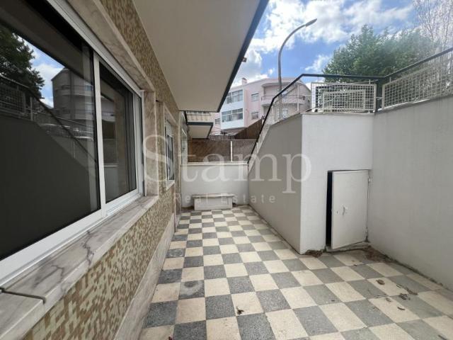 Apartamento alugar em Santiago Dos Velhos, Lisboa