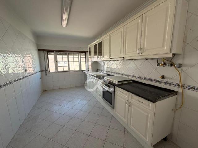 Apartamento venda em Santiago Dos Velhos, Lisboa