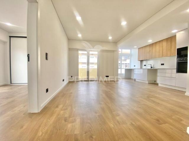 Apartamento venda em Santiago Dos Velhos, Lisboa