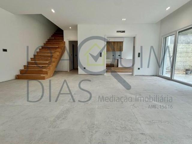 Casa venda em Santiago Dos Velhos, Lisboa