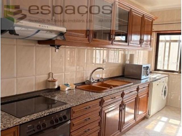 Apartamento alugar em Santiago Dos Velhos, Lisboa