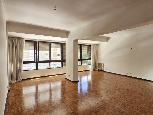 Apartamento alugar em Santiago Dos Velhos, Lisboa