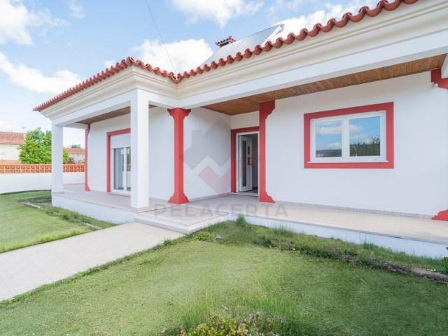 Casa venda em Marinha Grande, Leiria