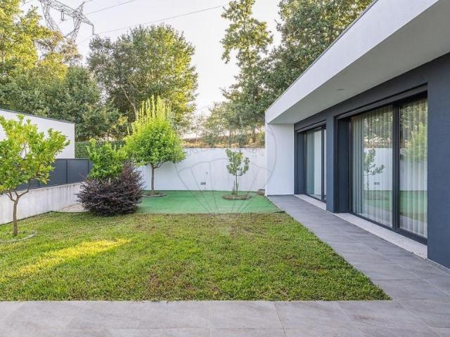Casa venda em Além da Veiga, Póvoa De Lanhoso