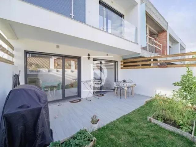 Casa venda em Cova da Piedade, Almada