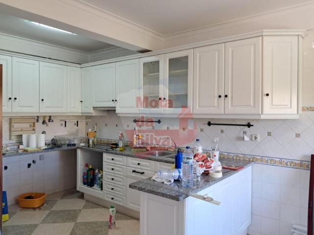Apartamento alugar em Área Residencial de Capuchos, Funchalinho, Casas Velhas, Pilotos, Vila Nova de Caparica, Casalinho, Almada
