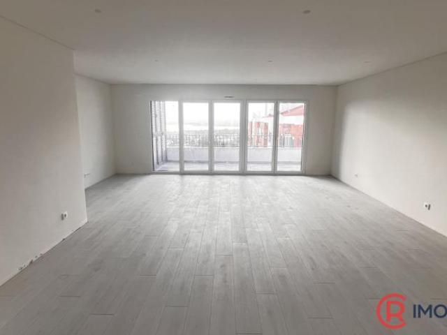 Apartamento venda em Urbanização Alto do Romão, Verderena