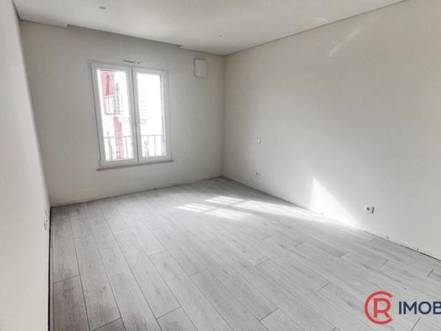 Apartamento venda em Urbanização Alto do Romão, Verderena
