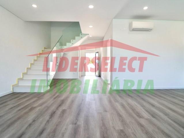 Casa venda em Varatojo, Torres Vedras