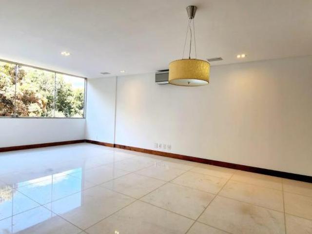 Apartamento venda em Região Geográfica Imediata do Distrito Federal, Região Integrada de Desenvolvimento do Distrito Federal e Entorno