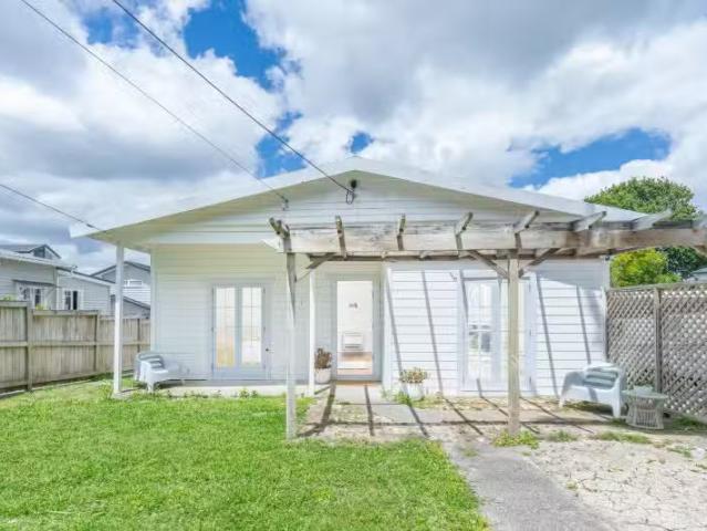 House for sale in Oratia, Oroua County