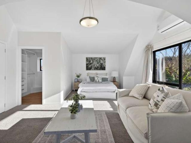 House for sale in Chaslands, Canterbury