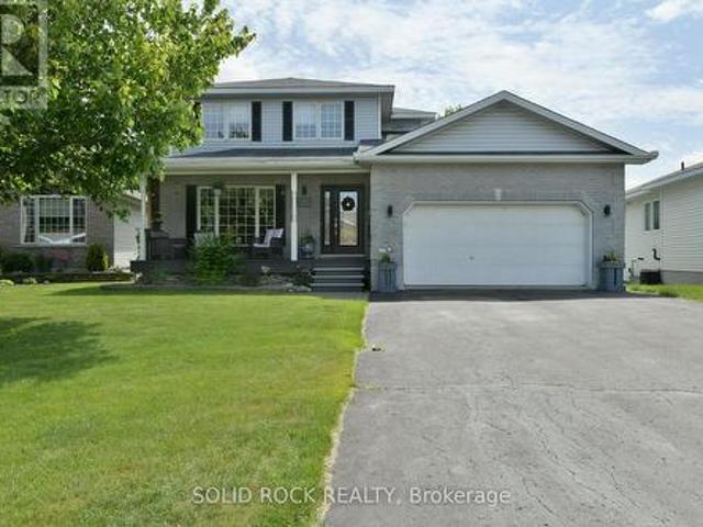 House for sale in Arnprior
