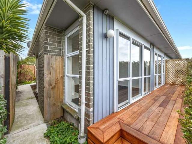 Property for sale in Chaslands, Canterbury