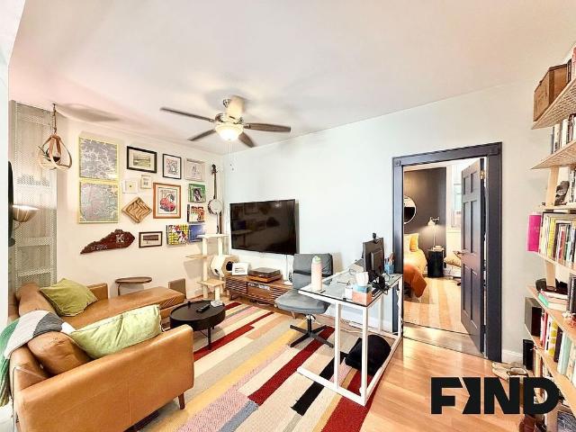 Detached House for rent in Arverne, New York