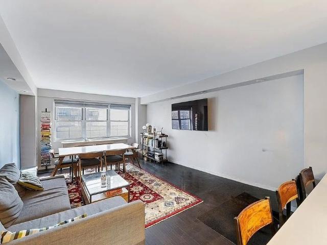 Apartment for sale in Manhattan Community Board 4, New York