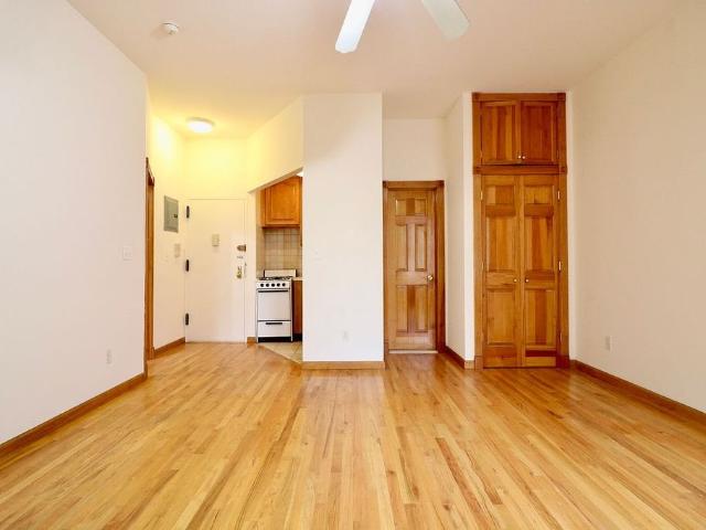 Townhouse for rent in Arverne, New York