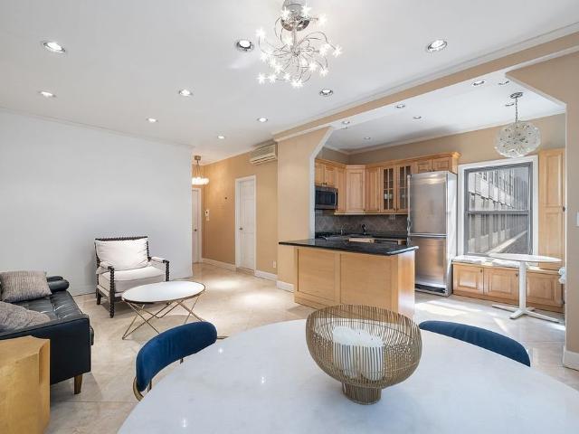 Townhouse for sale in Arverne, New York