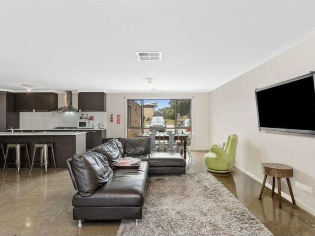 Room for rent in Geelong, Victoria