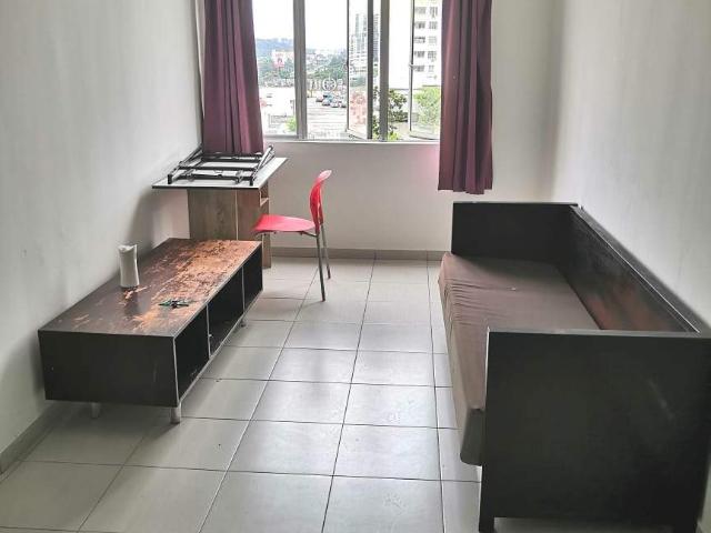 Room for rent in Pusat Perniagaan Cheong Hin, Majlis Bandaraya Subang Jaya