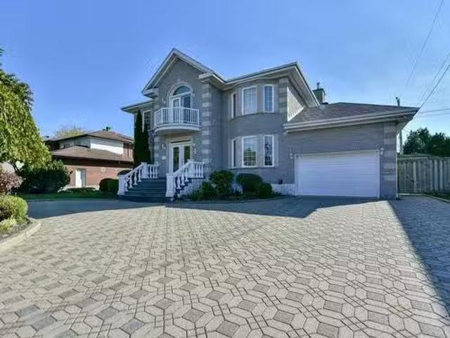 House for sale in Kirkland, Quebec