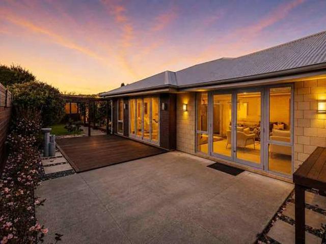 House for sale in Chaslands, Canterbury