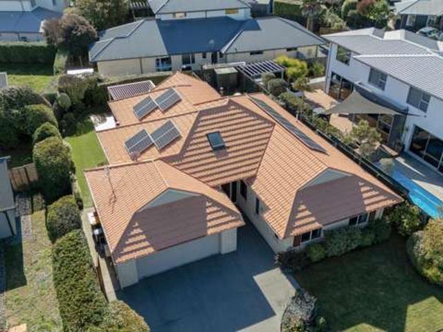 House for sale in Chaslands, Canterbury
