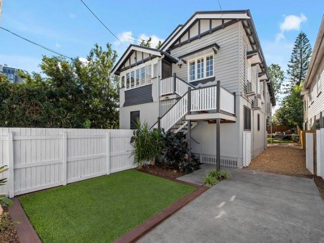 House for sale in West End