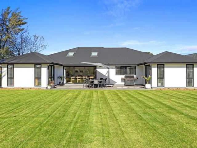 House for sale in Chaslands, Canterbury