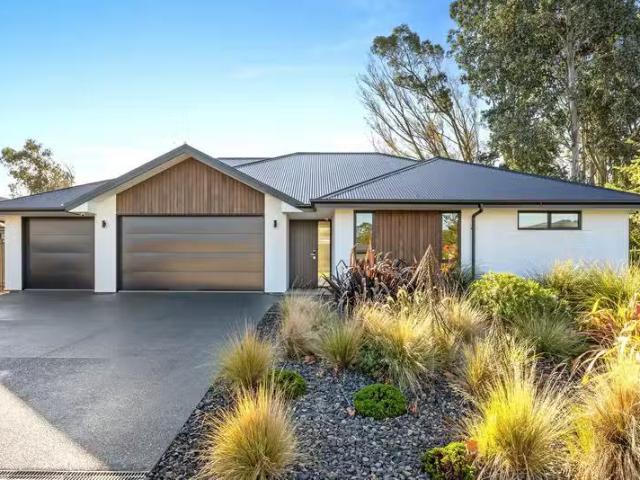 House for sale in Chaslands, Canterbury