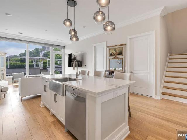 Townhouse for sale in Edgewater