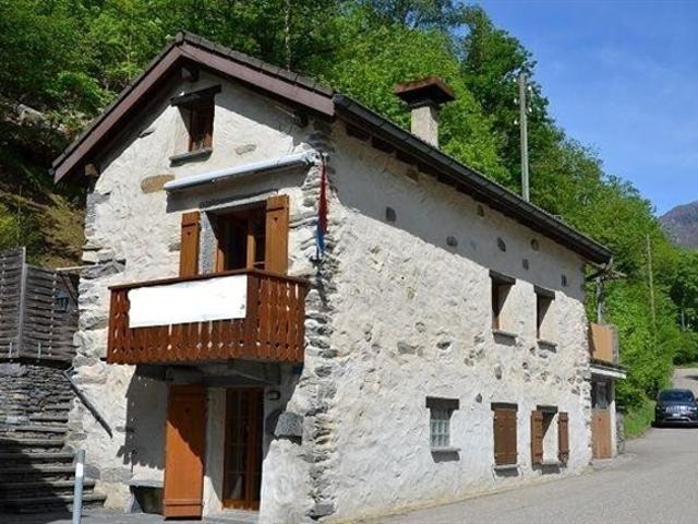 Zweifamilienhaus kaufen in Cevio, Tessin