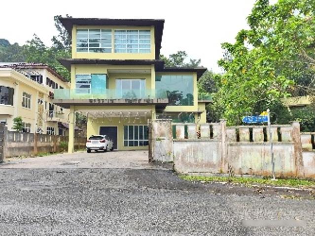 Residential House for sale in Kuala Selangor, Selangor
