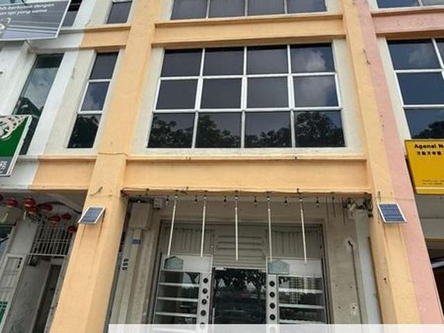 Shop for sale in Kompleks Perumahan Ibu Pejabat Polis Daerah IPD Melaka Tengah, Bandaraya Melaka
