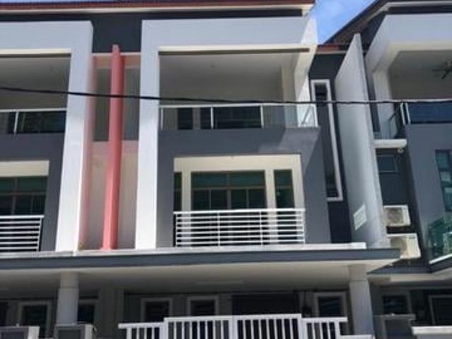 Terraced House for sale in Malaka
