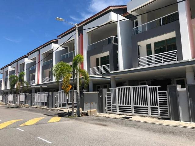 House for sale in Malaka