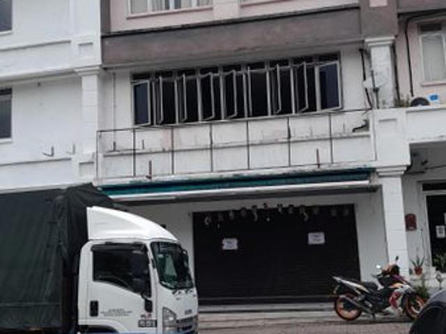 Shop for sale in Petaling, Alam Impian