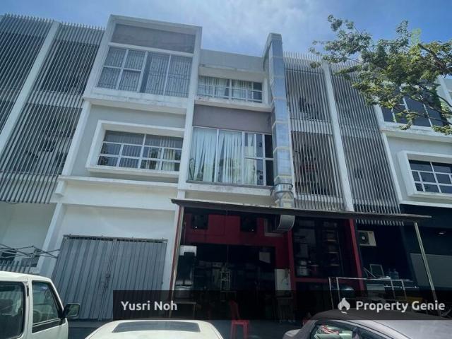 Shop for sale in Kajang, Langat